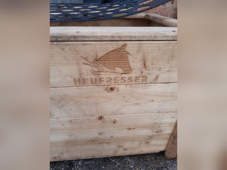 Heufresser Heukisten Holz mit Fressgitter 