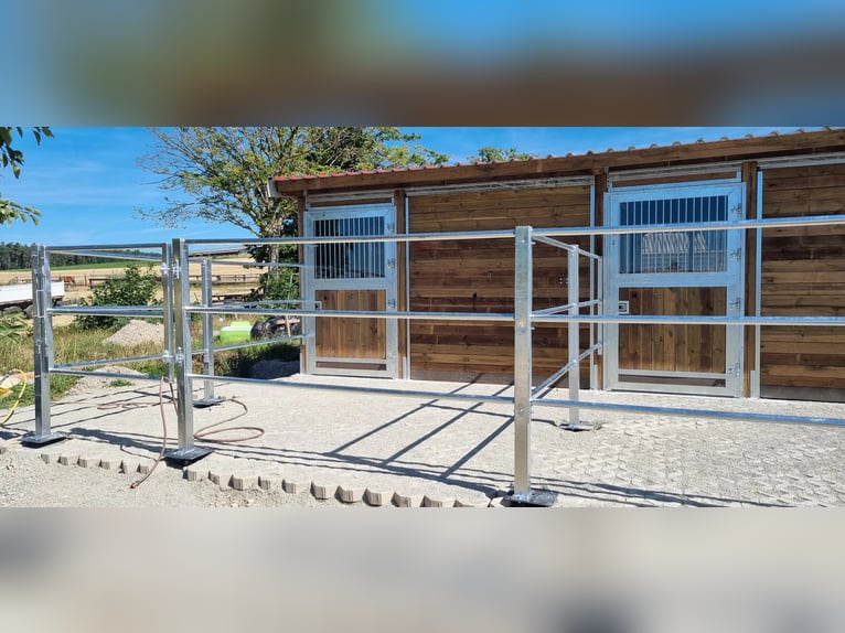 Hoogwaardige staldeuren, paddockdeuren en stalpoorten voor paardenstallen | Schuifdeuren voor stalle