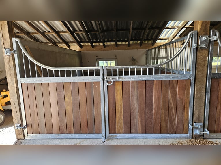 Op maat gemaakte paardenboxen en accessoires volgens uw wensen!