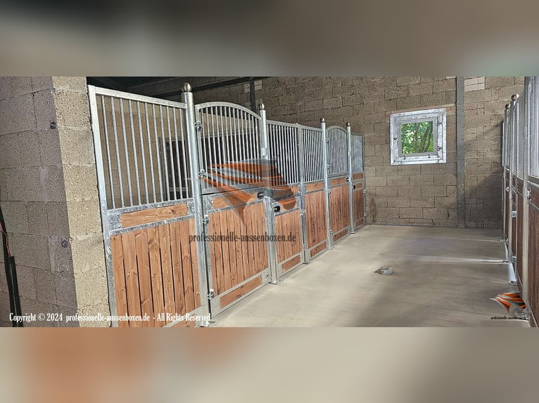 Paardenboxen en binnenboxen kopen - Boxwand, boxfronten en stallen voor paarden