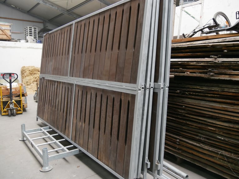 Trennwände mit Bongossiholzfüllung 3,50 m x 2m 