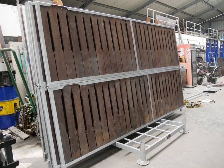 Trennwände mit Bongossiholzfüllung 3,50 m x 2m 