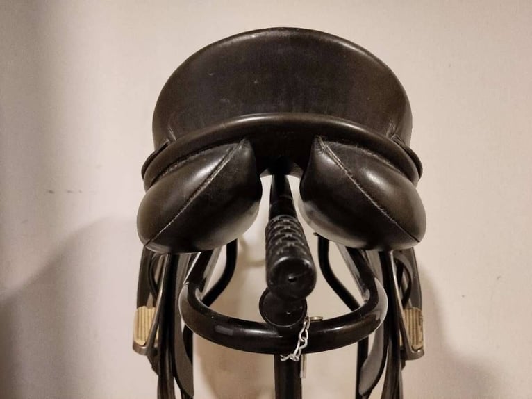 Dressuurzadel Niedersüß Sinfonie, 17 inch, geschikt voor paarden met een vrij recht rug