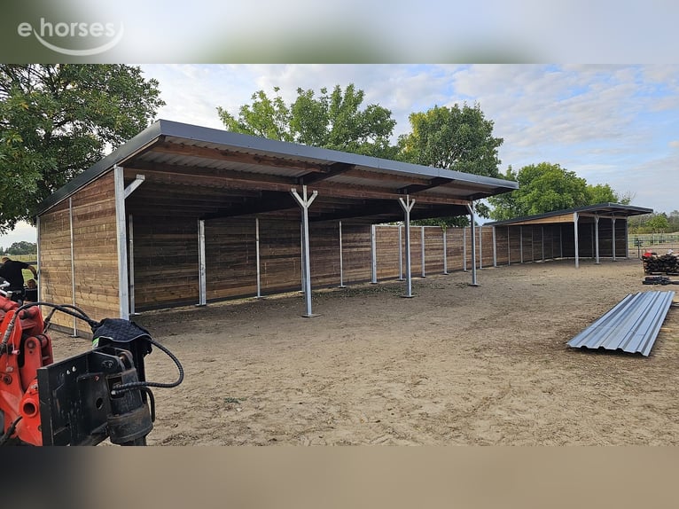 Paardenloopstal kopen – open stal bouwen, weideschuilstal zoeken, paardenschuilstal bestellen