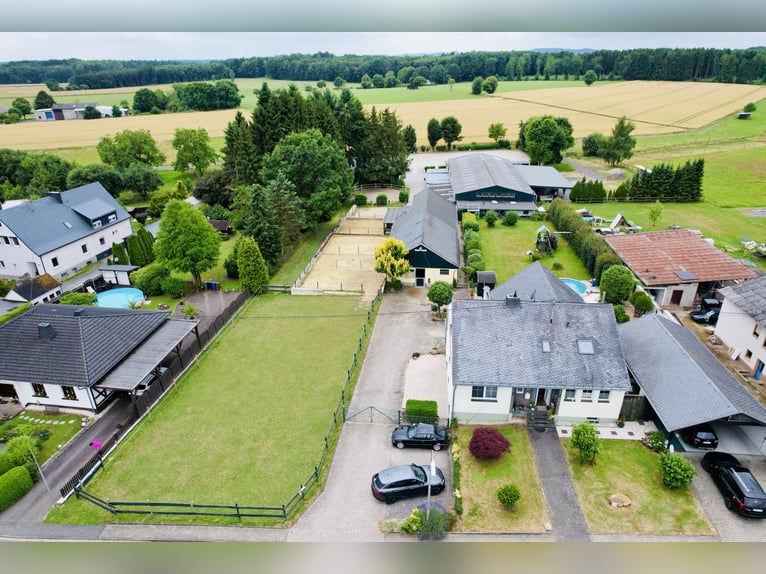 Exclusief landgoed met hoogwaardige rijbaan op een prachtige locatie