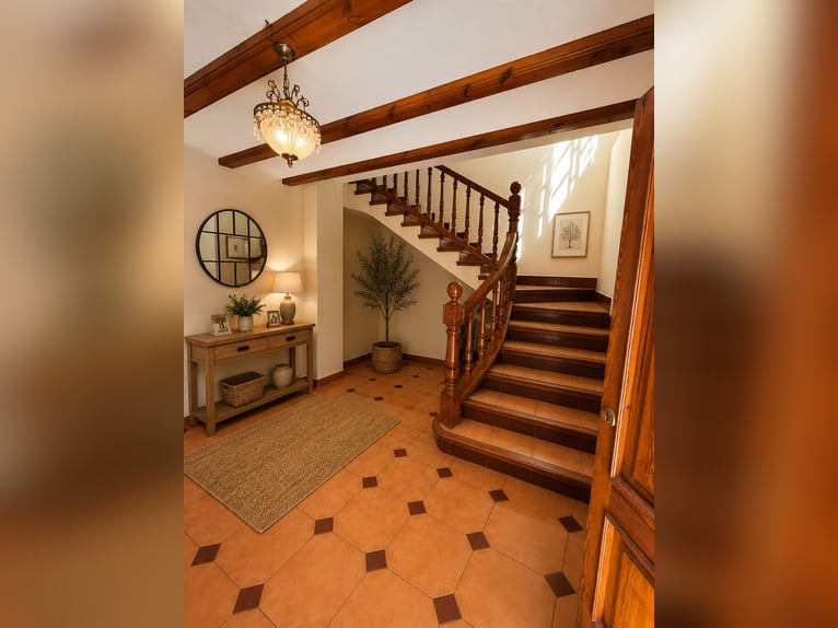 Exclusieve villa van 400 m² verdeeld over twee verdiepingen, gelegen op een landgoed van 12.000 m² m