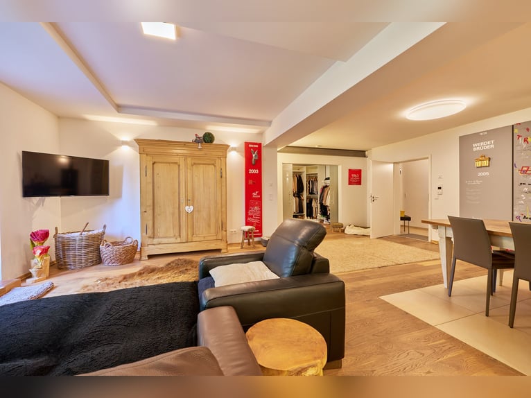 Exklusive Villa Nähe Wiesbaden – Wohnen auf höchstem Niveau mit Stallung & parkähnlichem Grundstück