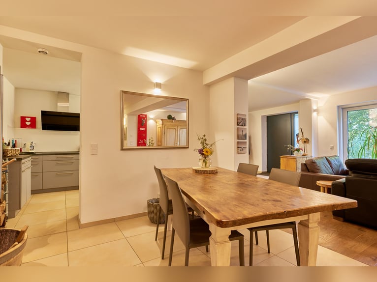 Exklusive Villa Nähe Wiesbaden – Wohnen auf höchstem Niveau mit Stallung & parkähnlichem Grundstück