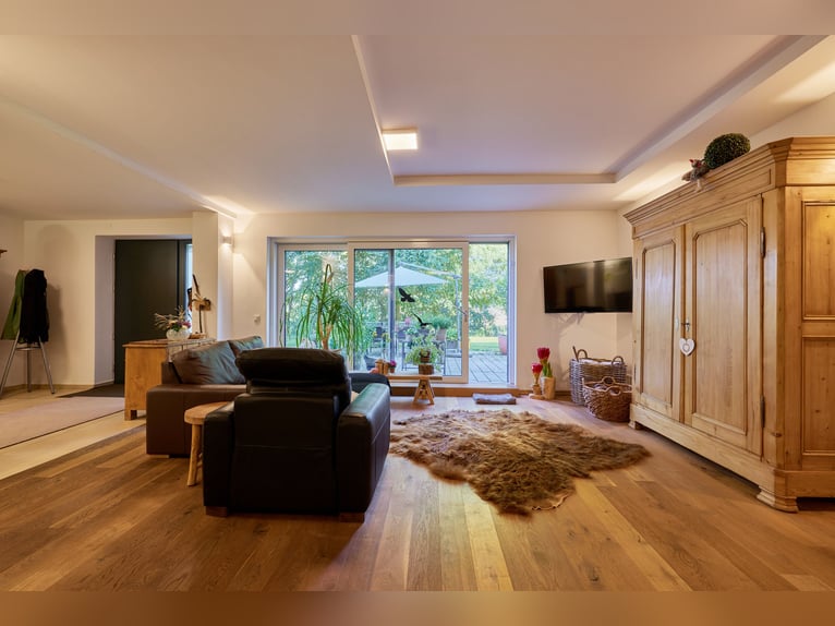 Exklusive Villa Nähe Wiesbaden – Wohnen auf höchstem Niveau mit Stallung & parkähnlichem Grundstück