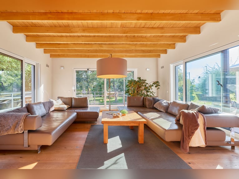 Exklusive Villa Nähe Wiesbaden – Wohnen auf höchstem Niveau mit Stallung & parkähnlichem Grundstück
