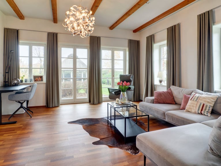 Exklusives Anwesen mit ca. 460m² WFL, Stallungen Reitplatz, Nebengebäuden, ca. 25.000m² Land