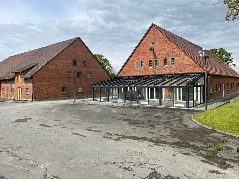 Freistehendes Gutshaus mit hochwertigen Nebengebäuden