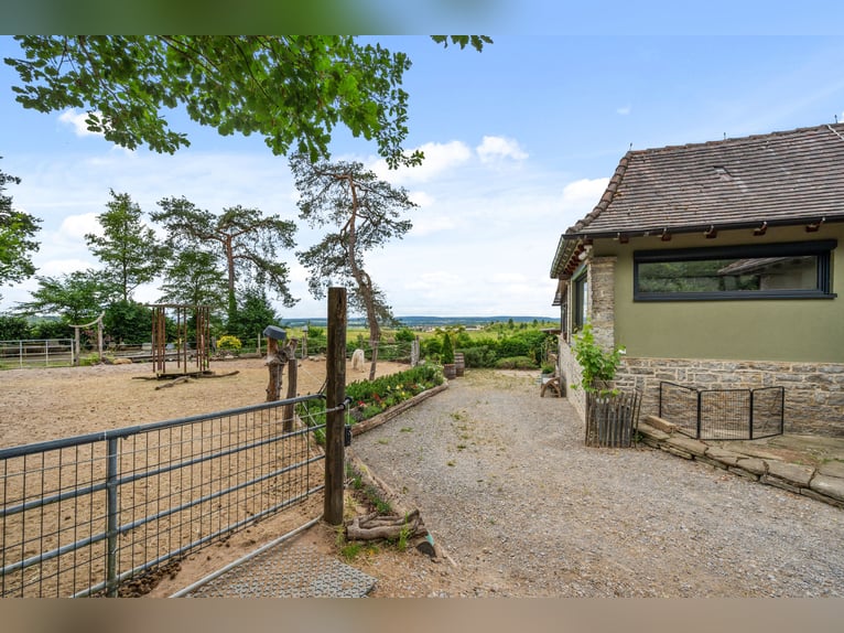 Historisch landgoed op een unieke afgelegen locatie met een spectaculair uitzicht op de verte