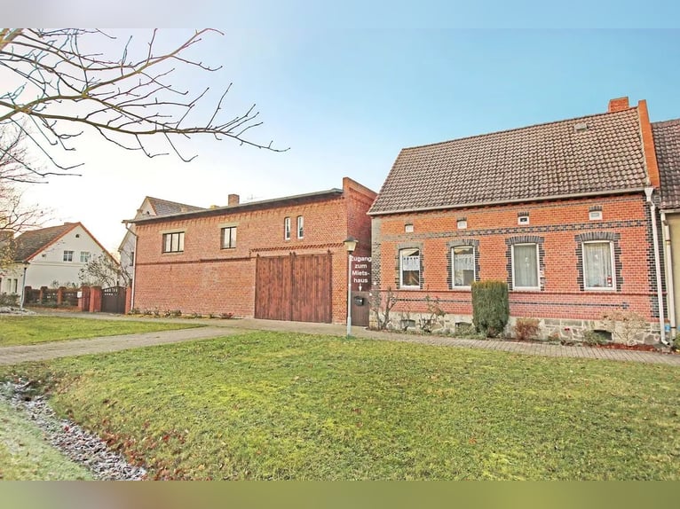 Historisch vierkantboerderij met herenhuis en potentieel voor paardenhouderij