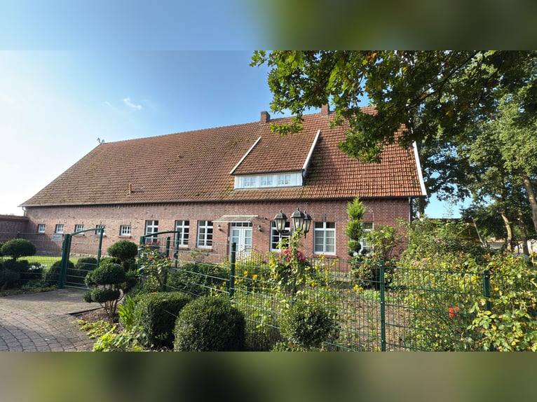 Luxe landgoed met gastenhuis, grote schuur en paardenstal