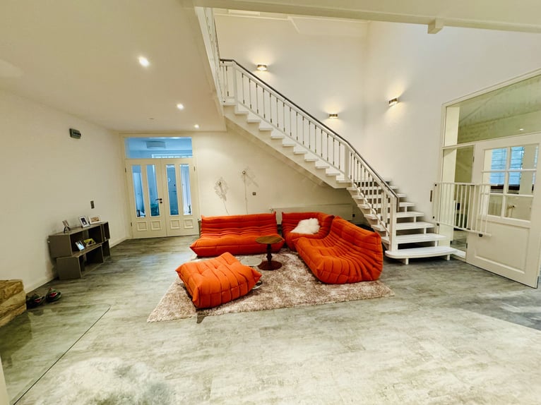 Luxe manege met veel woonruimte en comfort