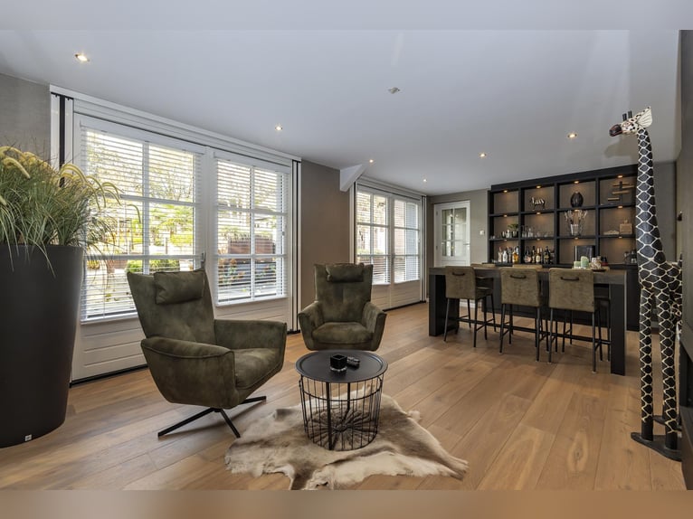 Luxury detached home with office outbuilding, wellness pool, gym & stables for 4 horses