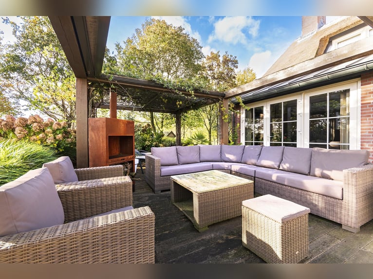 Luxury detached home with office outbuilding, wellness pool, gym & stables for 4 horses