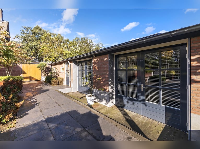 Luxury detached home with office outbuilding, wellness pool, gym & stables for 4 horses