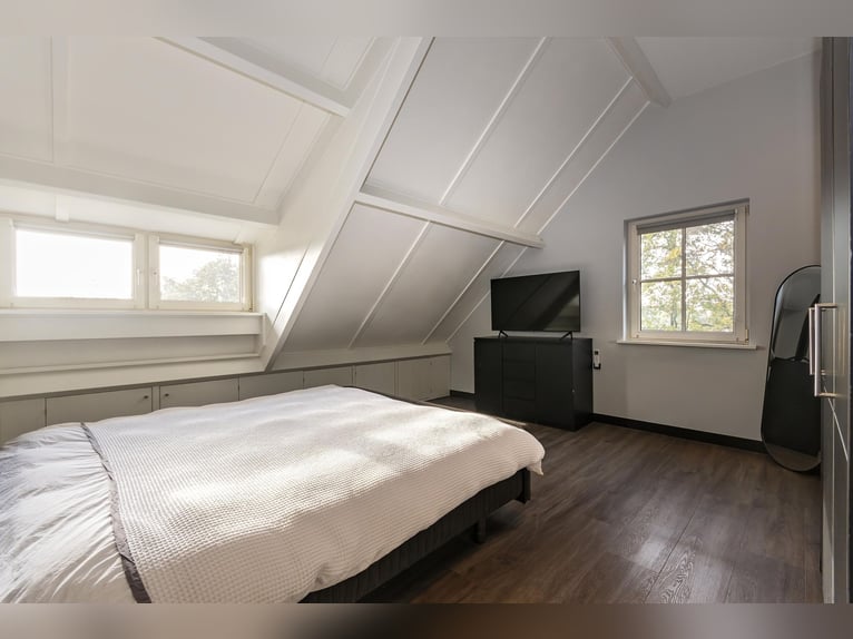 Luxury detached home with office outbuilding, wellness pool, gym & stables for 4 horses