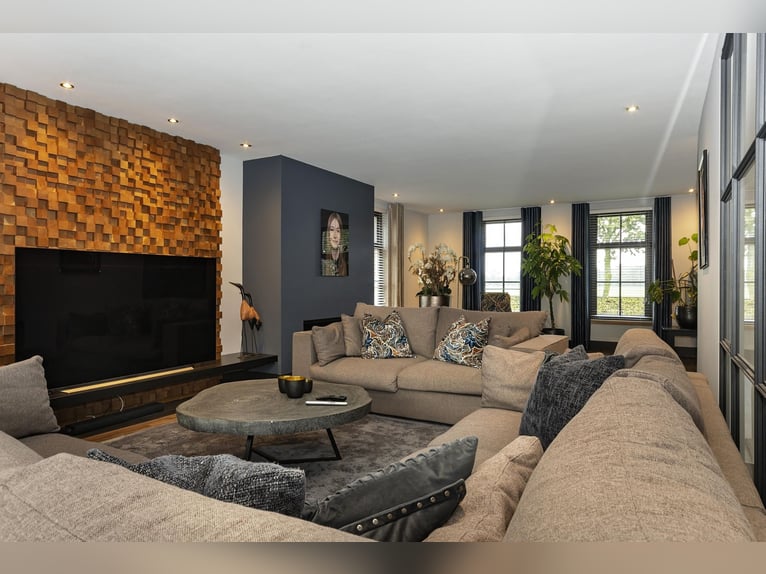 Luxury detached home with office outbuilding, wellness pool, gym & stables for 4 horses