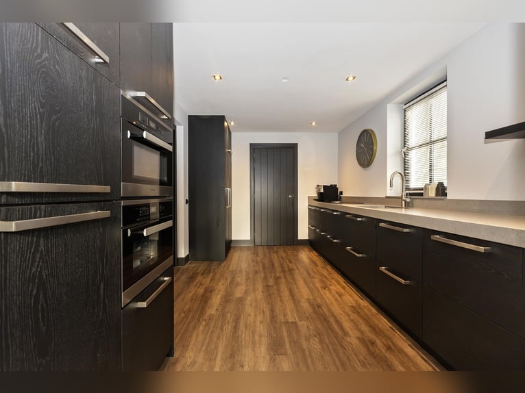 Luxury detached home with office outbuilding, wellness pool, gym & stables for 4 horses