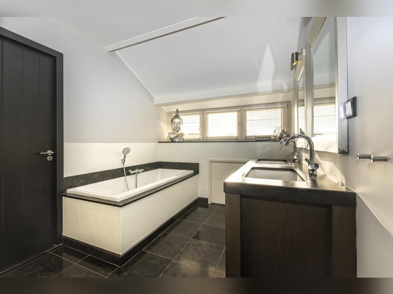 Luxury detached home with office outbuilding, wellness pool, gym & stables for 4 horses