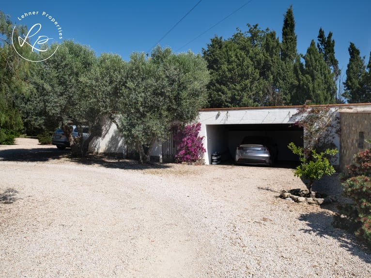 Paardenpension met woonhuis in Spanje, aan de Costa Brava, op slechts 10 minuten van de stranden.