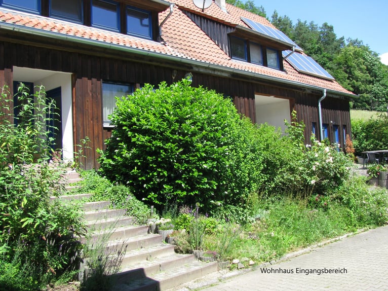 Paardenpension, rijhal, twee-onder-one-gebouw, vrij van provisie, met recent rapport