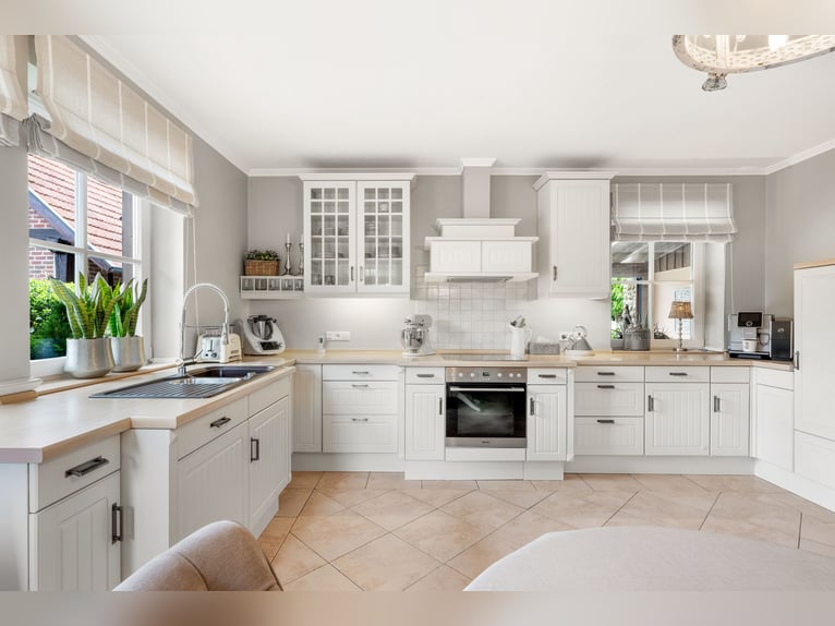 Pferdegerecht und repräsentativ: Hofstelle mit 2 Wohnhäusern und großem Flächenensemble nahe Meppen!