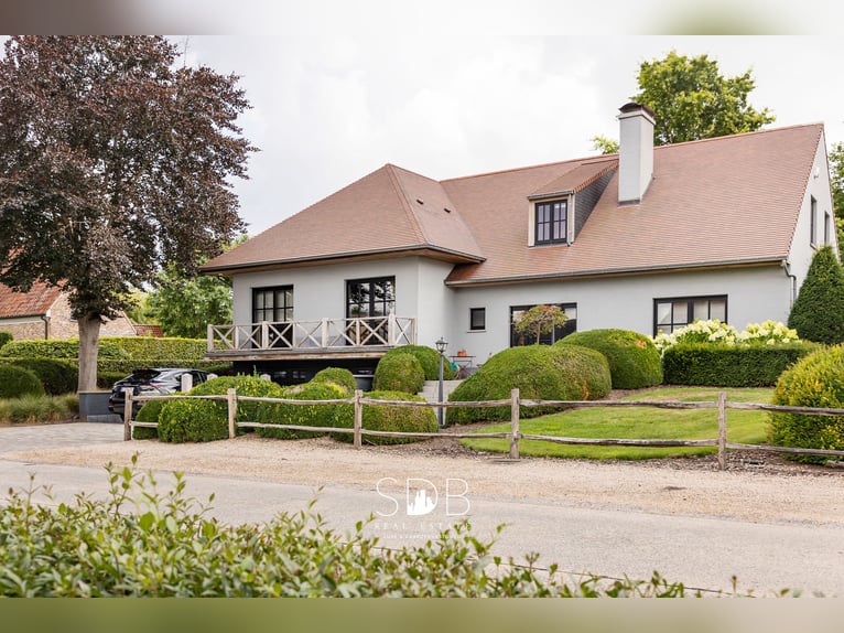 Prachtige landelijke villa met gezinstuin en graslanden op 32.558m² te Lochristi | België