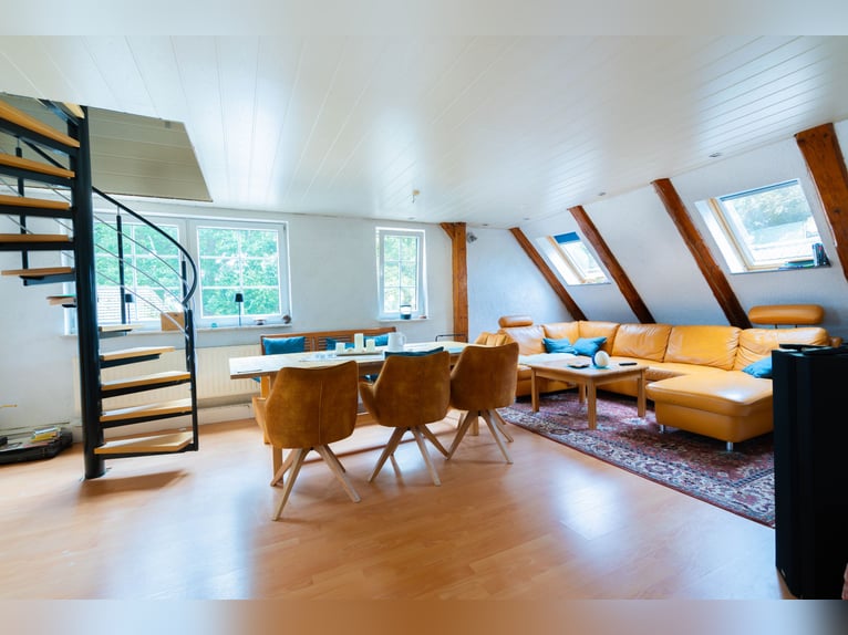 Prachtige paardenboerderij met ongeveer 7,5 hectare grond, binnenbak, longeerbaan, buitenrijbaan, st