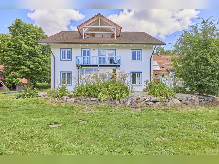 Privé paardenwoning in de Landkreis Ravensburg met meerdere woonhuizen en toegang tot het meer!