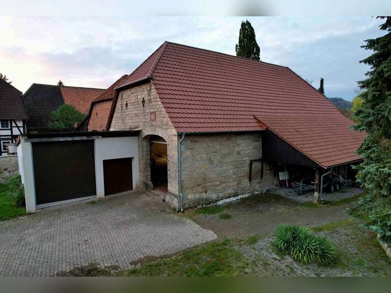 Reiterhof mit großzügigem Wohnhaus im Weserbergland