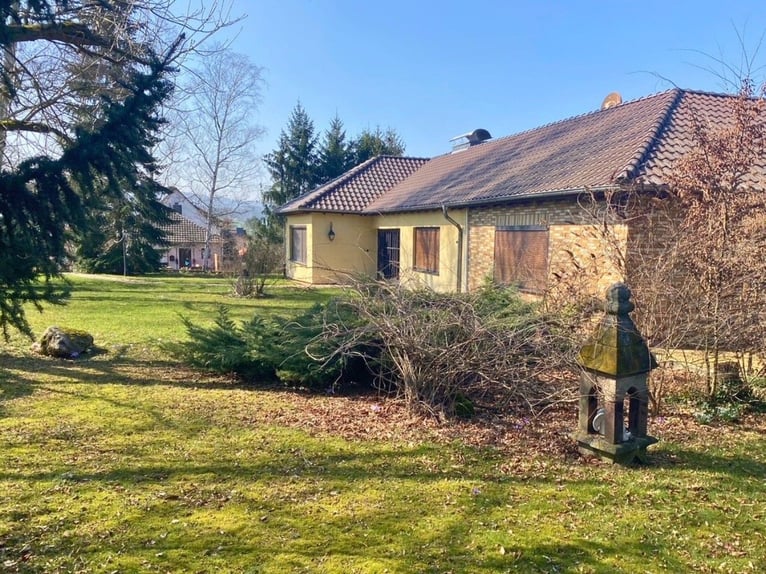 Ruiterfaciliteit met binnenbak in het Werradalen – privé paardenparadijs op 6359 m²