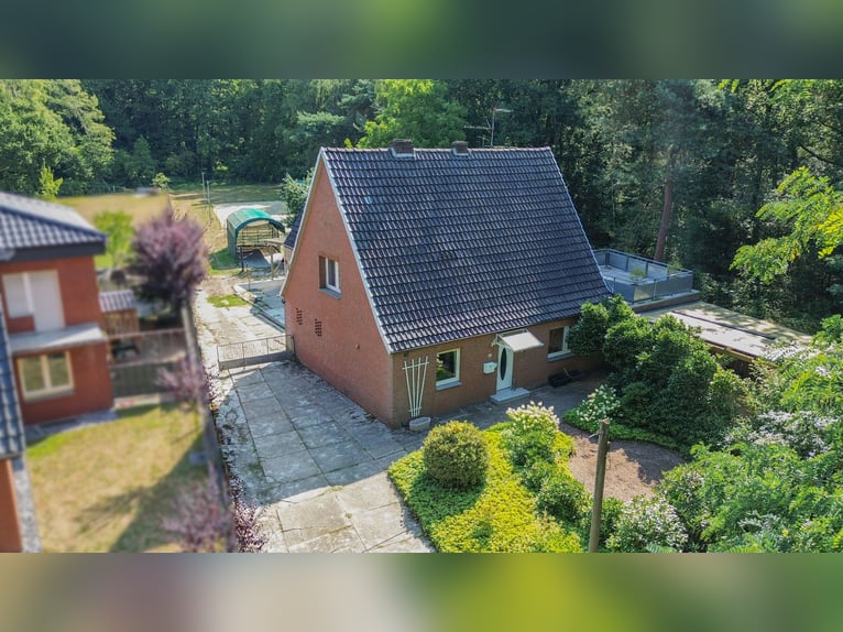 Vrijstaand huis met garage, paardenstal en rijbaan te koop in de Metelener Heide