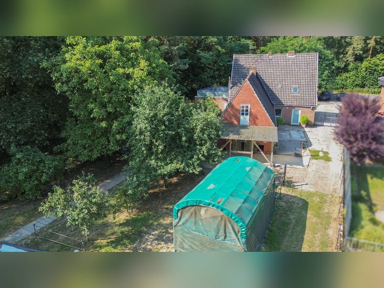 Vrijstaand huis met garage, paardenstal en rijbaan te koop in de Metelener Heide