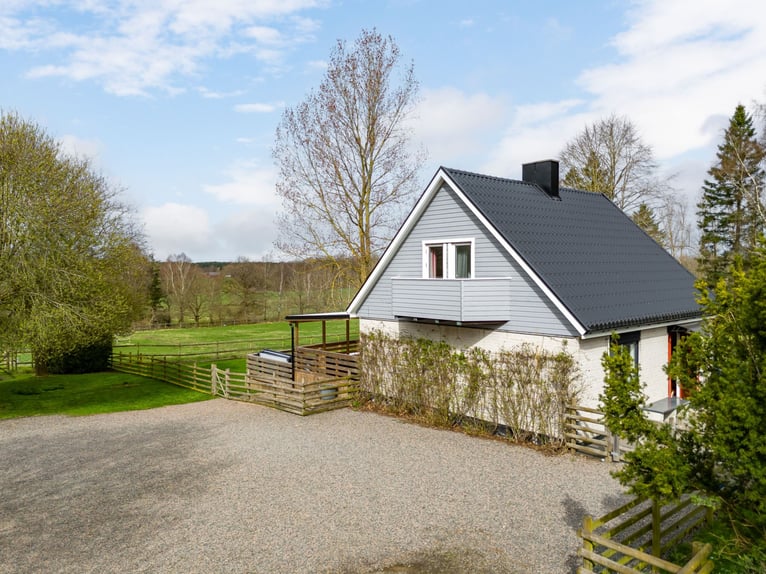 Welcome to this unique and thoughtfully designed equestrian property in Sweden 7,2 ha