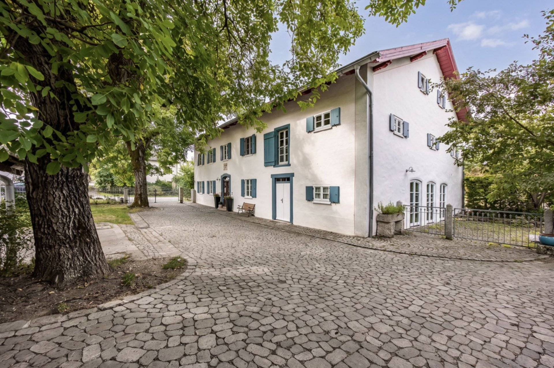 Exklusiver Pferdehof mit Jura-Bauernhaus, Impression 1