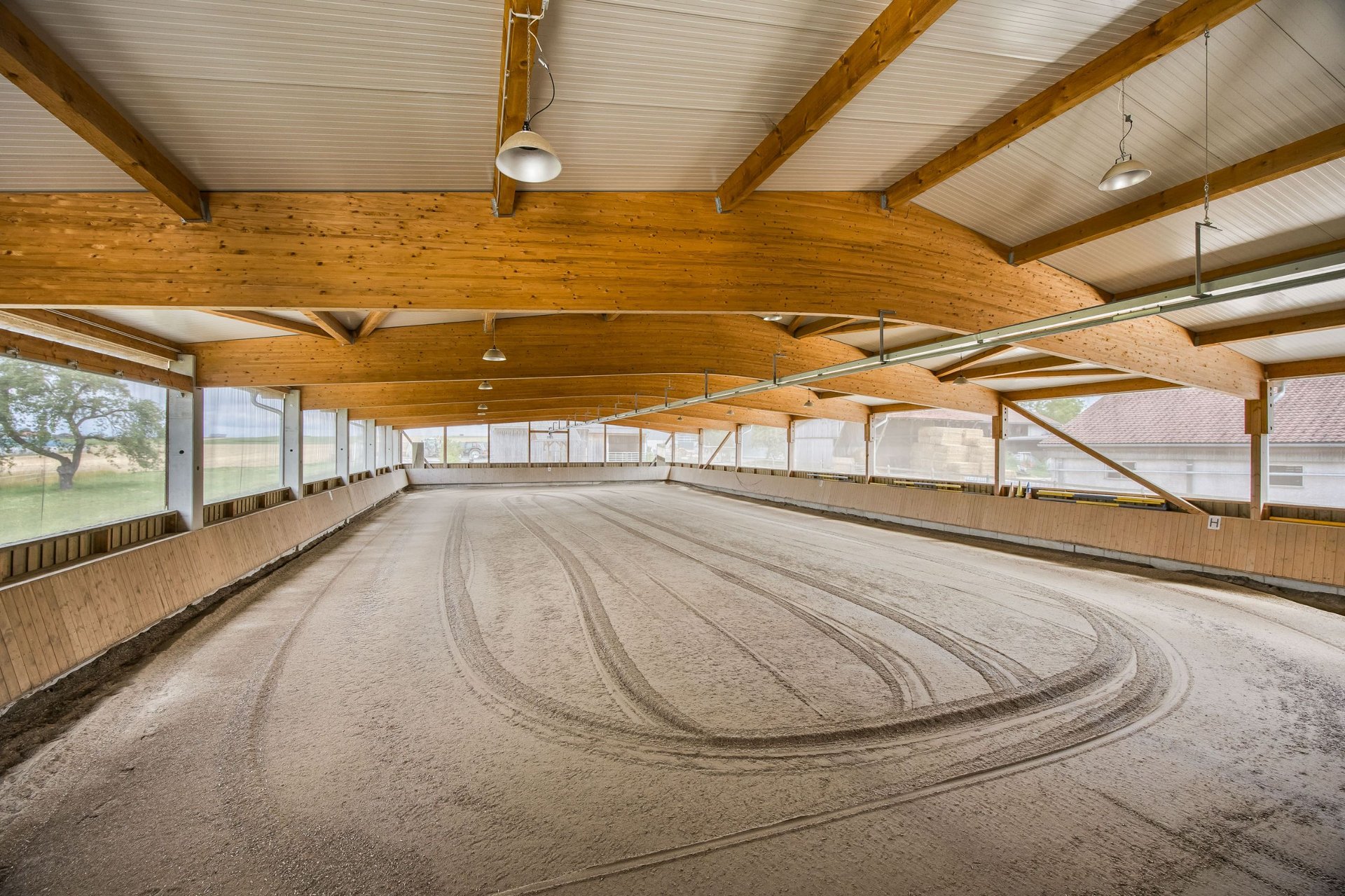 Exklusiver Pferdehof mit Jura-Bauernhaus, Impression 2
