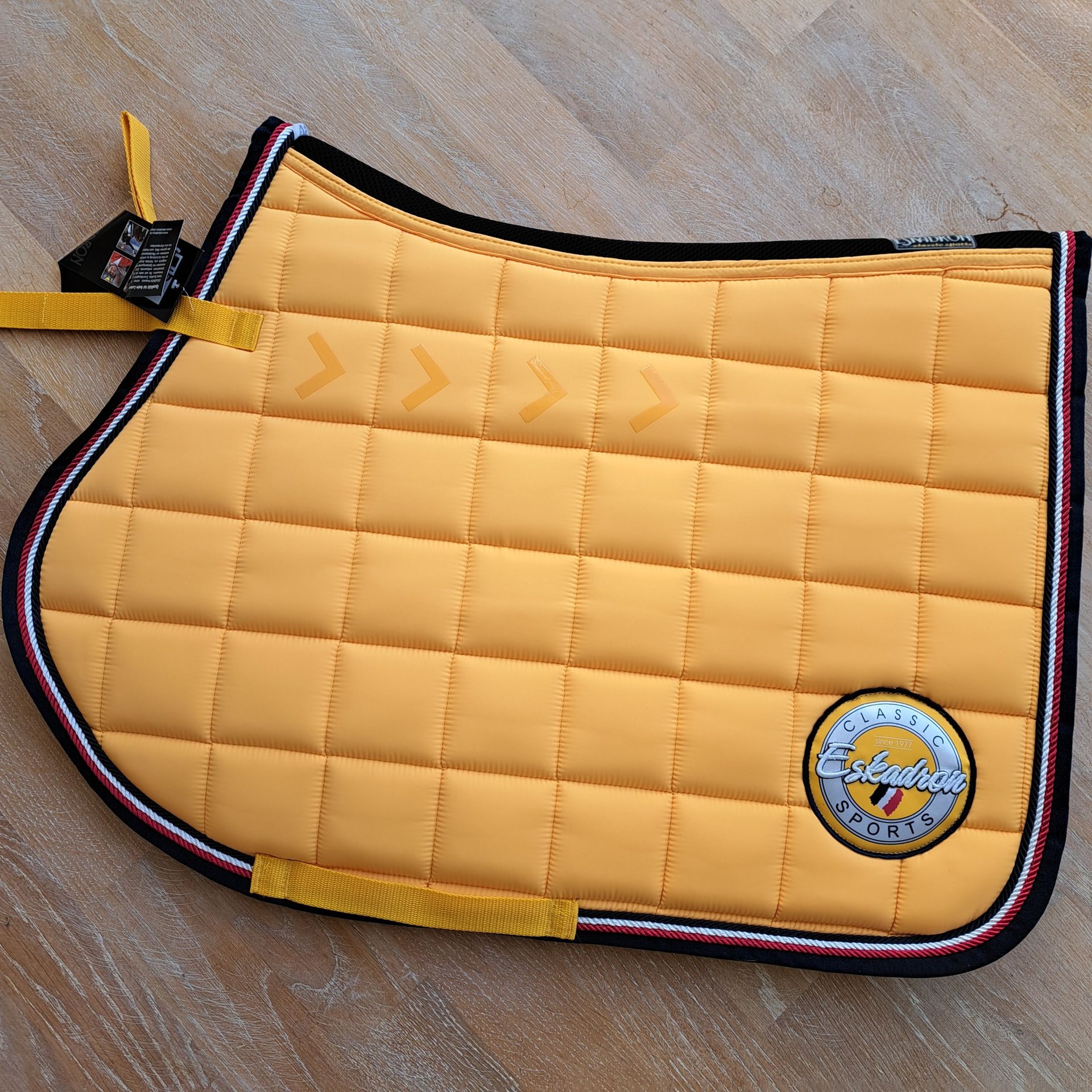 4Horses Schabracke Swansea – Aus Velvet Mit Coolmax-Innenfutter, 10 Mm Schaumstoff & 300 G/m² Polyfill | Für Reitsport & Turnier